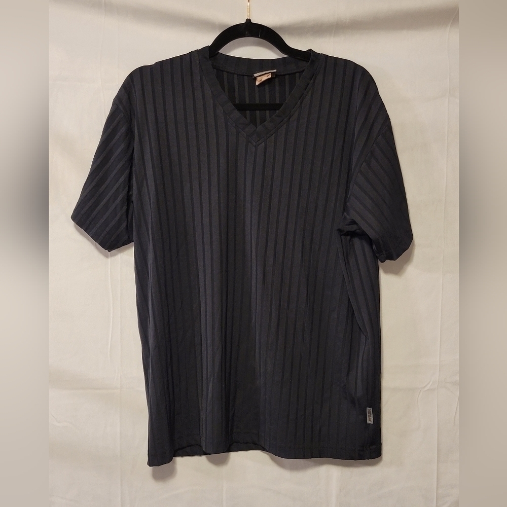 VENUE Men's V-Neck Short Sleeve Shirt